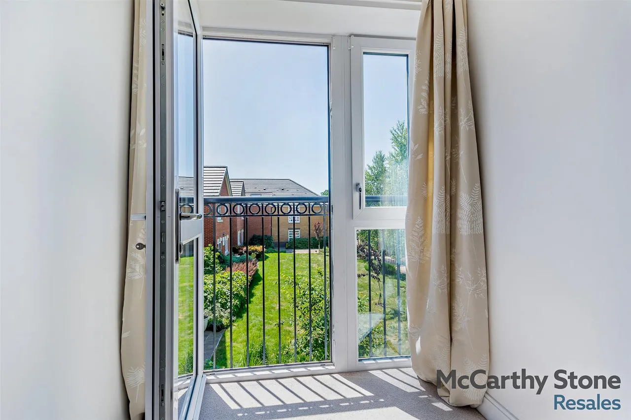 Churchfield Road, Walton-On-Thames, KT12, photo 2