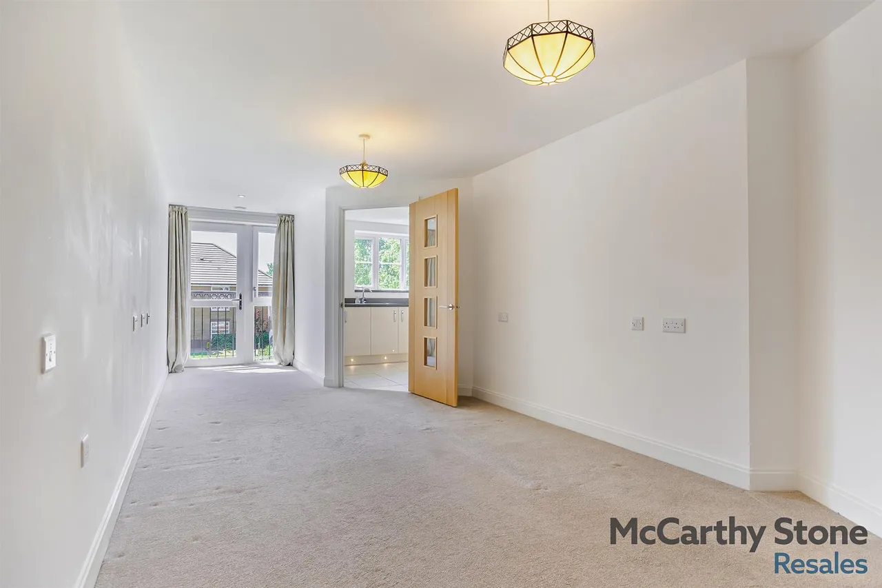 1 bed flat for sale, Churchfield Road, Walton-On-Thames, KT12