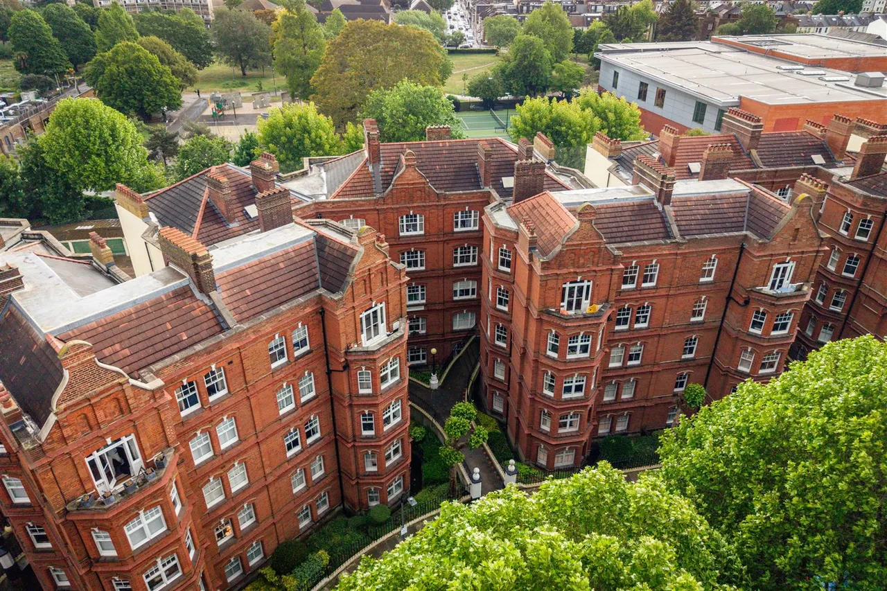 Queen's Club Gardens, London, W14, photo 20