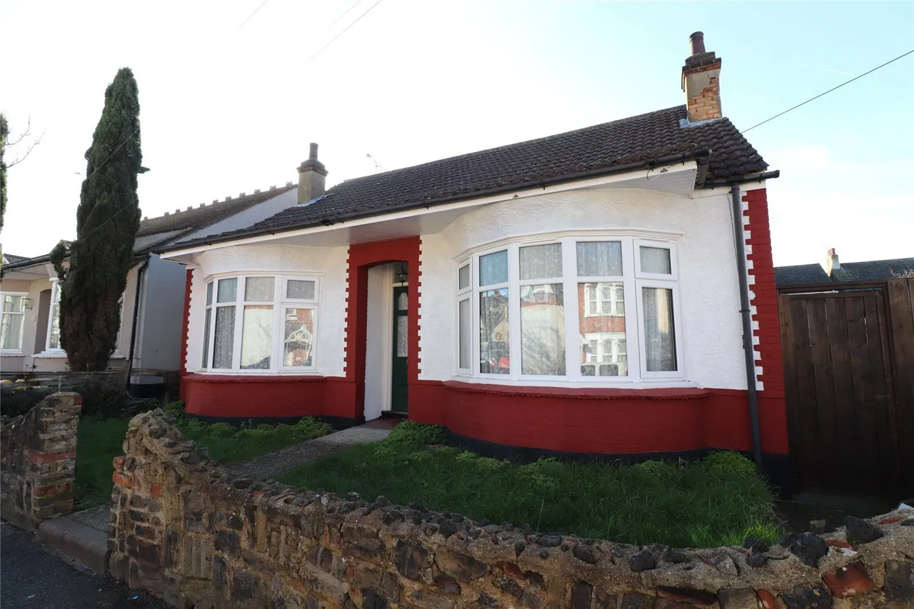 3 bed house for sale — Glenwood Avenue, Westcliff On Sea, Essex, SS0