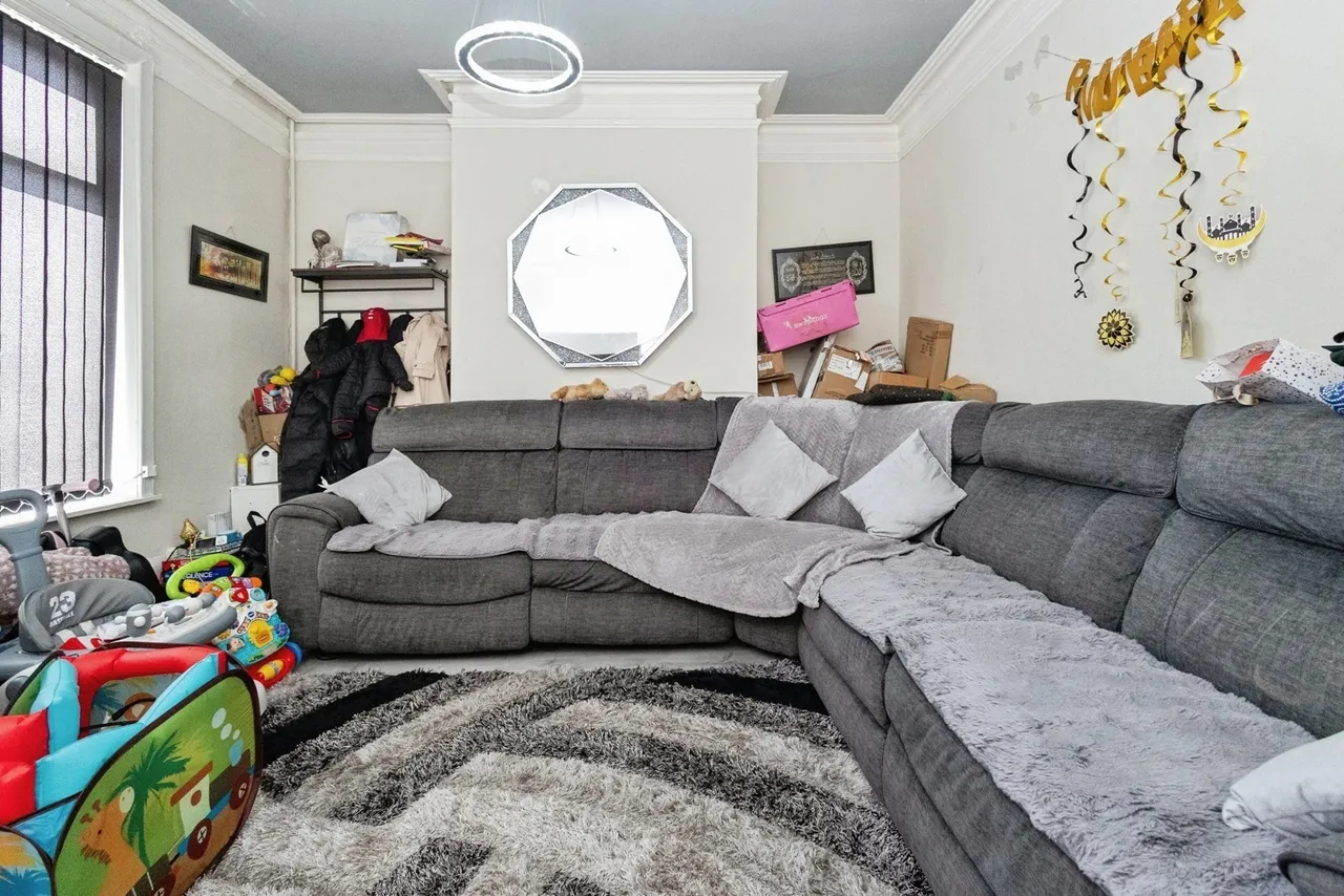 Alexandra Road, ASHTON-UNDER-LYNE, Lancashire, OL6, photo 3