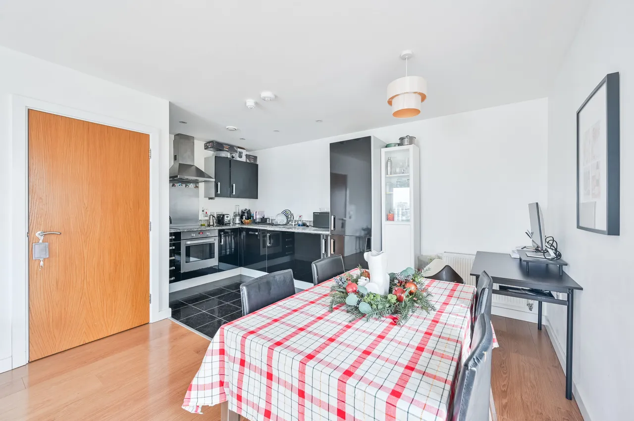 Flat 138, 25 Barge Walk, City Peninsula, London, photo 4