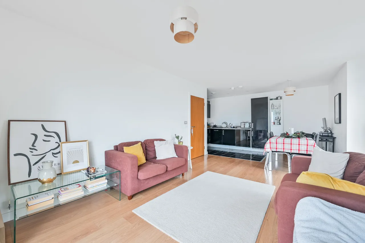 Flat 138, 25 Barge Walk, City Peninsula, London, photo 2