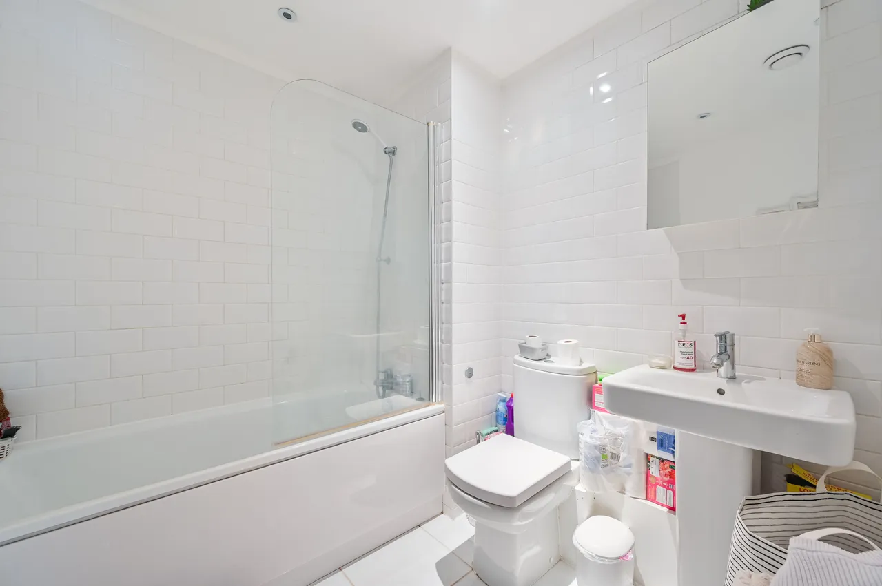 Flat 138, 25 Barge Walk, City Peninsula, London, photo 10
