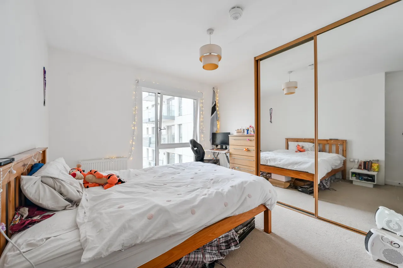 Flat 138, 25 Barge Walk, City Peninsula, London, photo 5