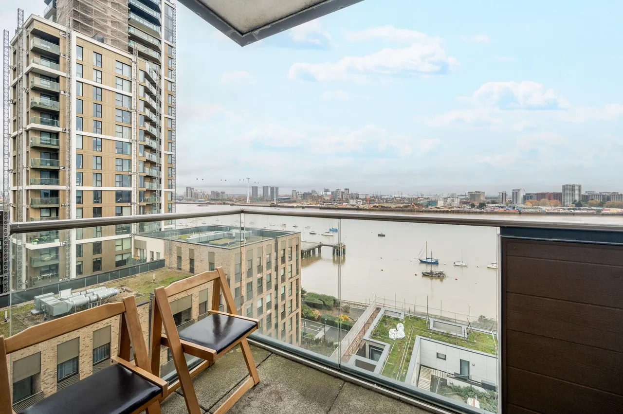 Flat 138, 25 Barge Walk, City Peninsula, London, photo 11