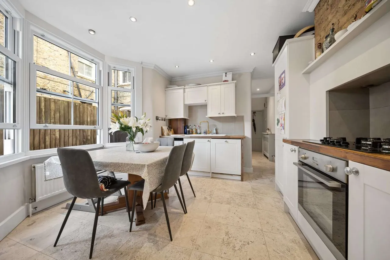 2 bed flat for sale — Gosberton Road, Wandsworth, London, SW12 8LE