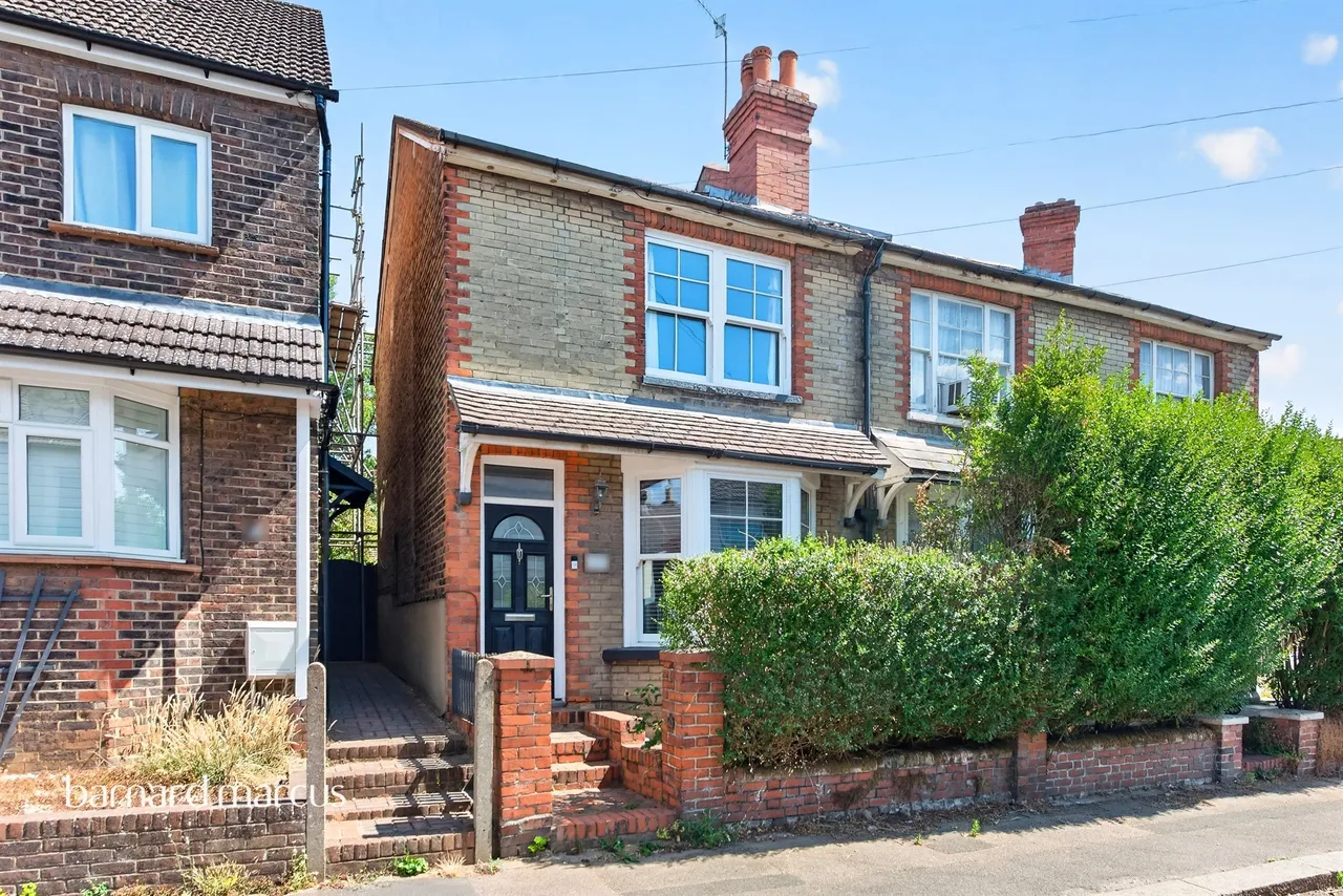 2 bed house for sale — Redstone Road, Redhill