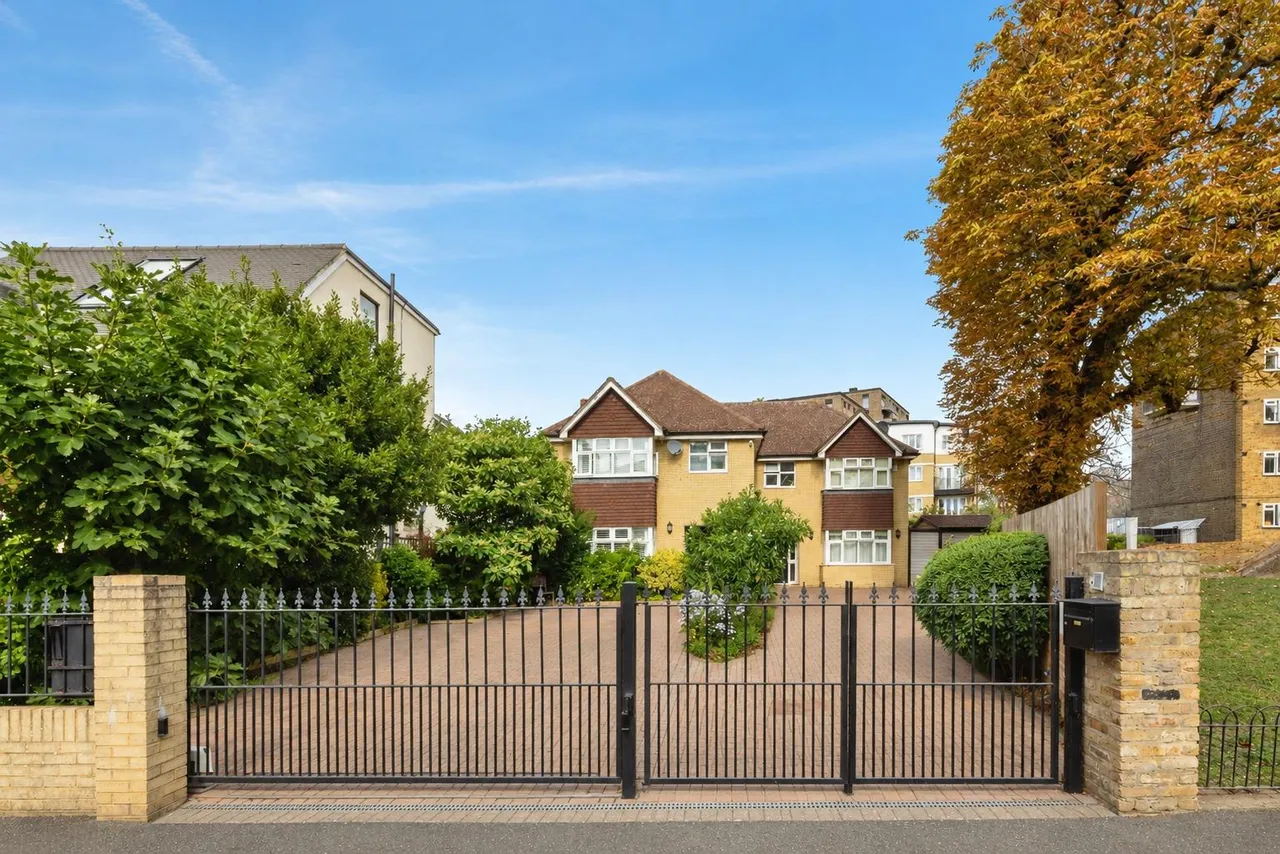 4 bed house for sale, Atkins Road, London, SW12