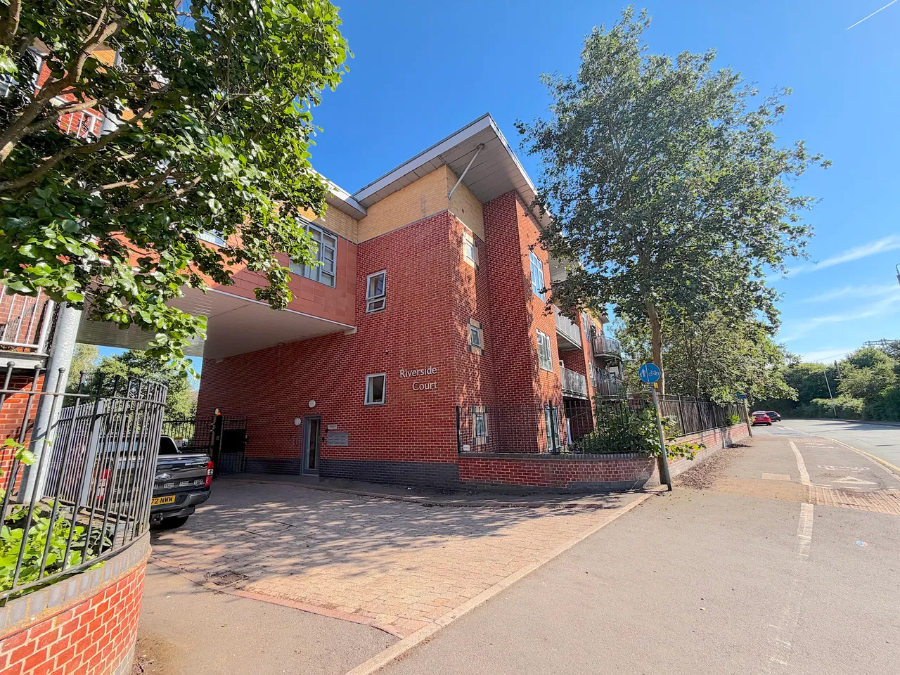 2 bed flat for sale, Girton Road, Cannock Town Centre, WS11