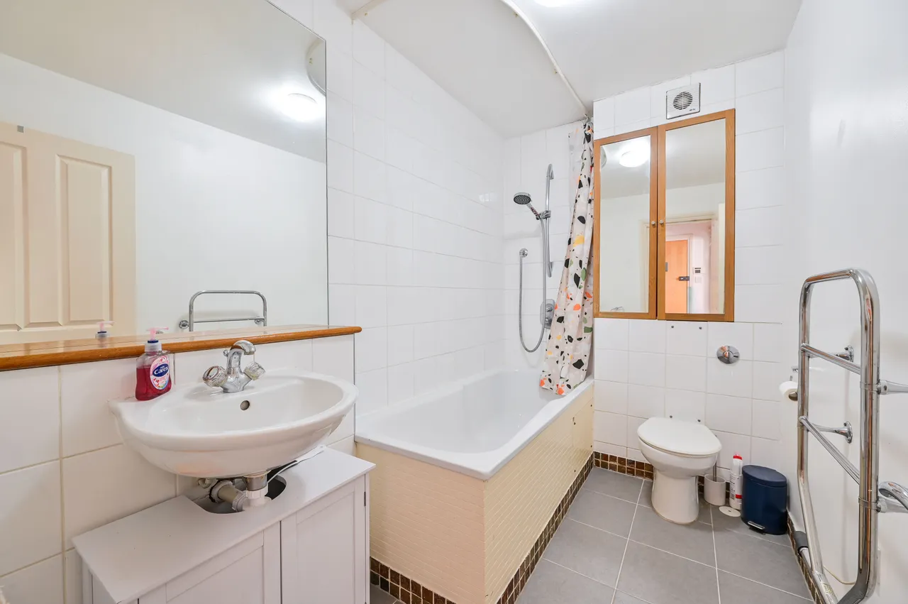 Flat 1, 123-124 Lower Marsh, London, photo 10