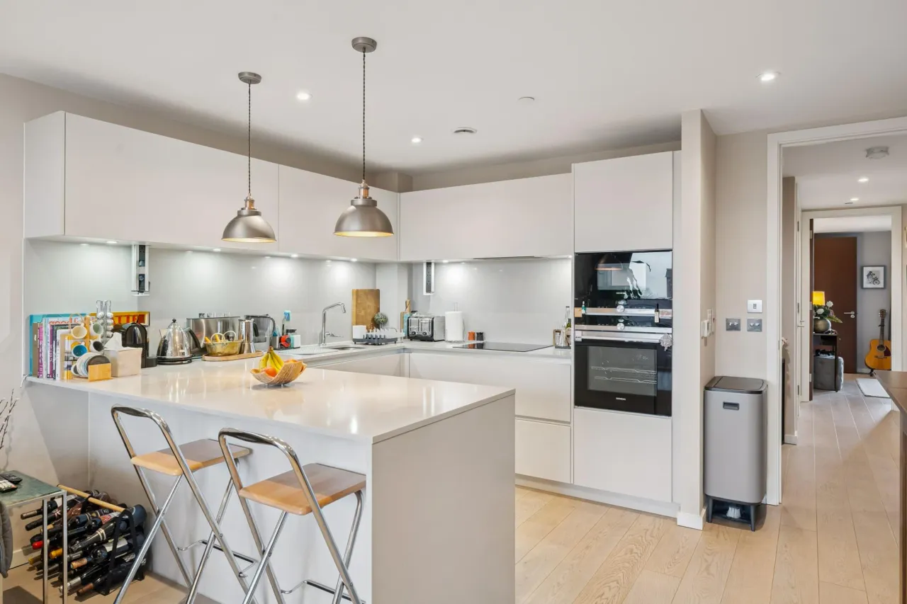 2 bed property for sale, Upper Richmond Road, London, SW15