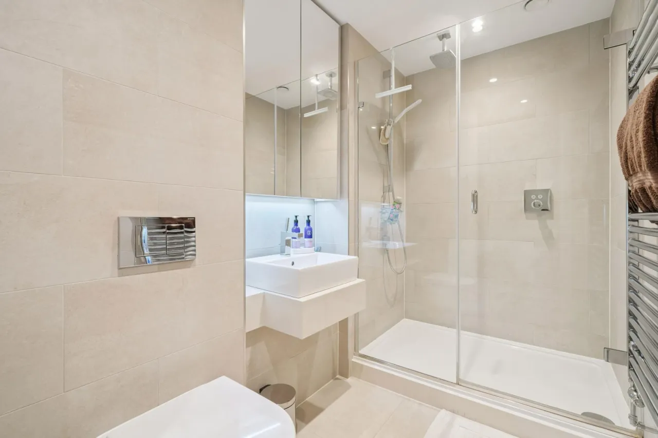 Upper Richmond Road, London, SW15, photo 11