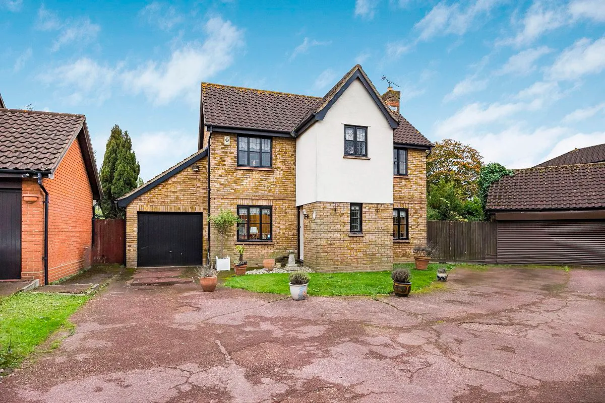 4 bed house for sale — Coburg Gardens, Ilford, Essex, IG5 0PP