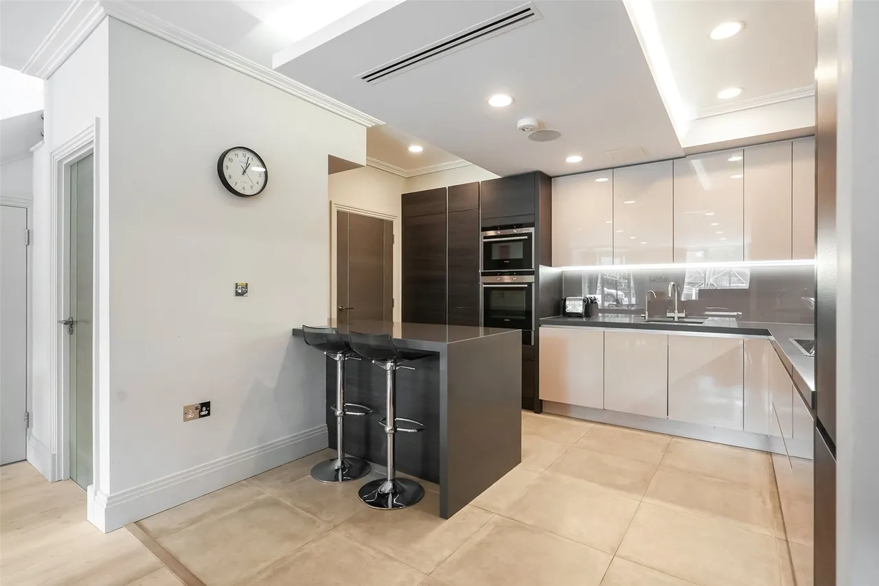 Globe House Central, 1 Chertsey Road, Twickenham, TW1 1LJ, photo 5