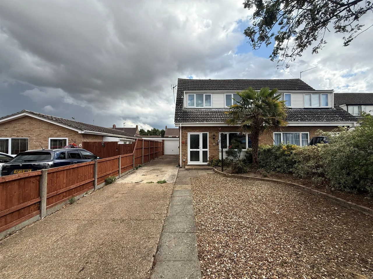 3 bed chalet for sale — Sparkes Way, Feltwell, Thetford