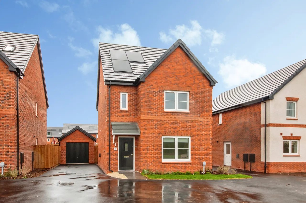 4 bed house to rent, Roystone Close, Loughborough, LE11
