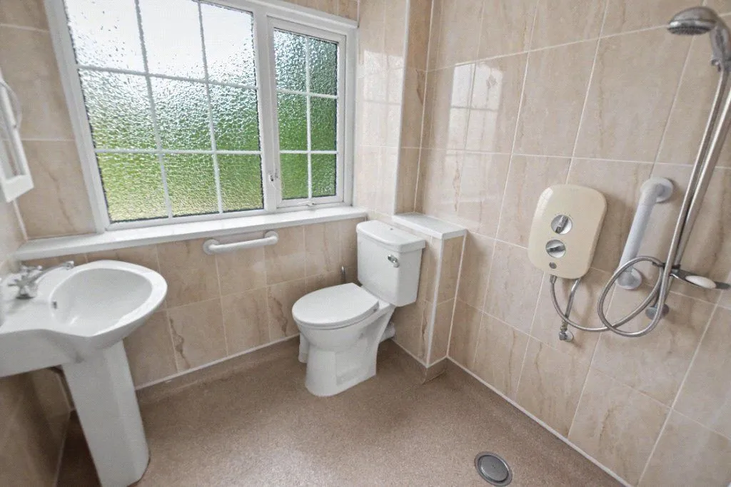 Cliffe Park Crescent, Leeds, LS12, photo 10
