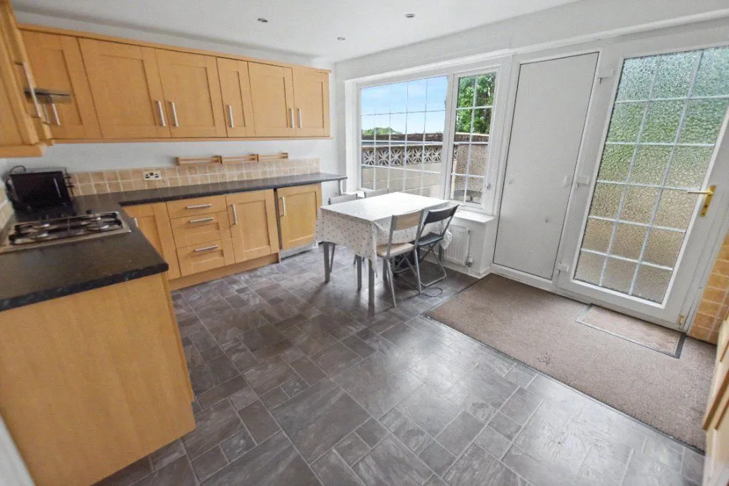 Cliffe Park Crescent, Leeds, LS12, photo 3