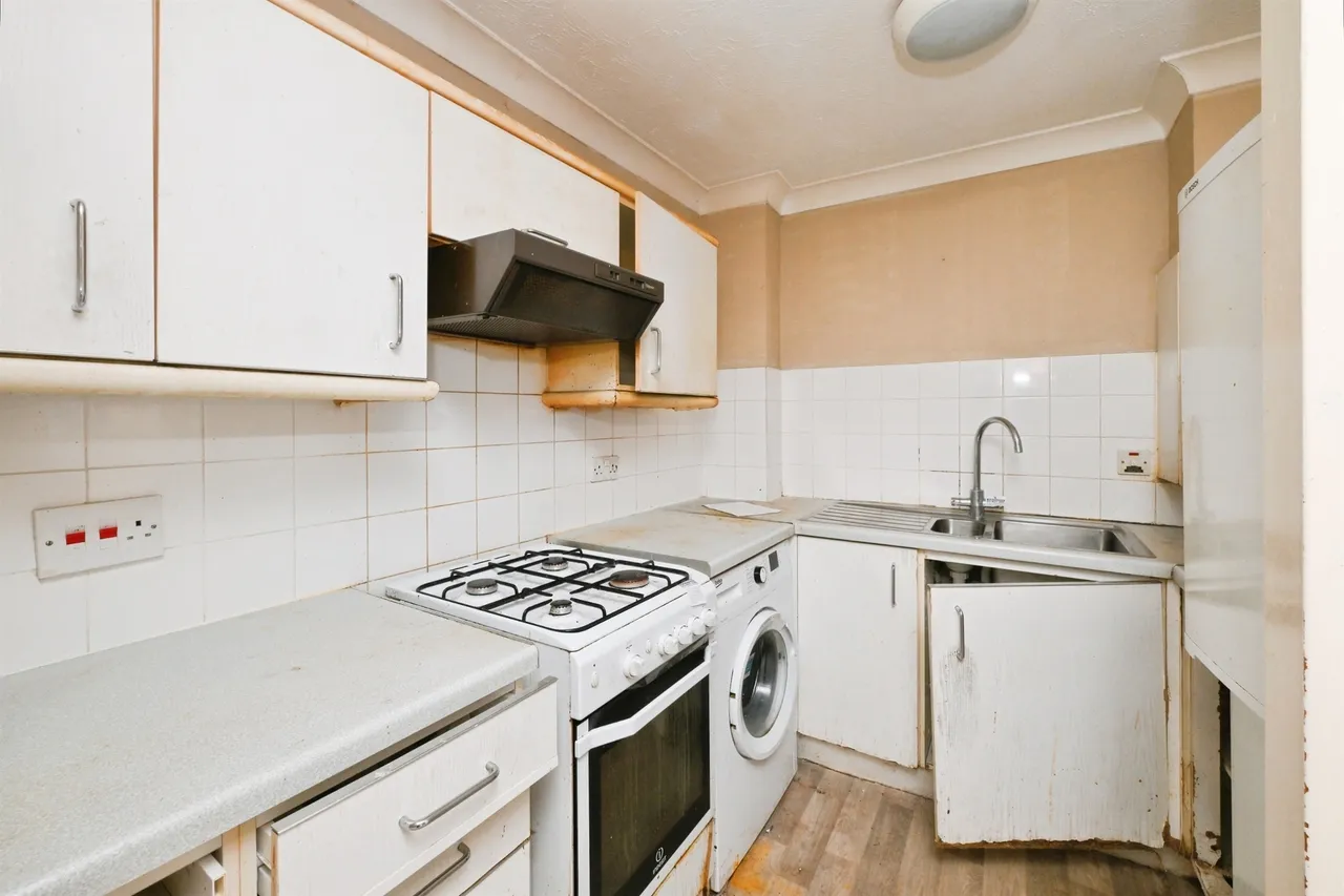 High Road, Wormley, Broxbourne, photo 6