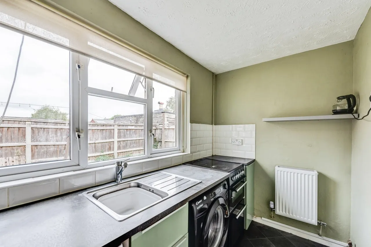 Courtenay Road, Swindon, SN3, photo 12