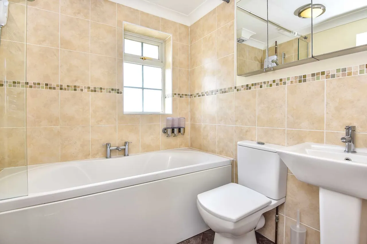Bridgehill Close, Guildford, GU2 8BA, photo 6