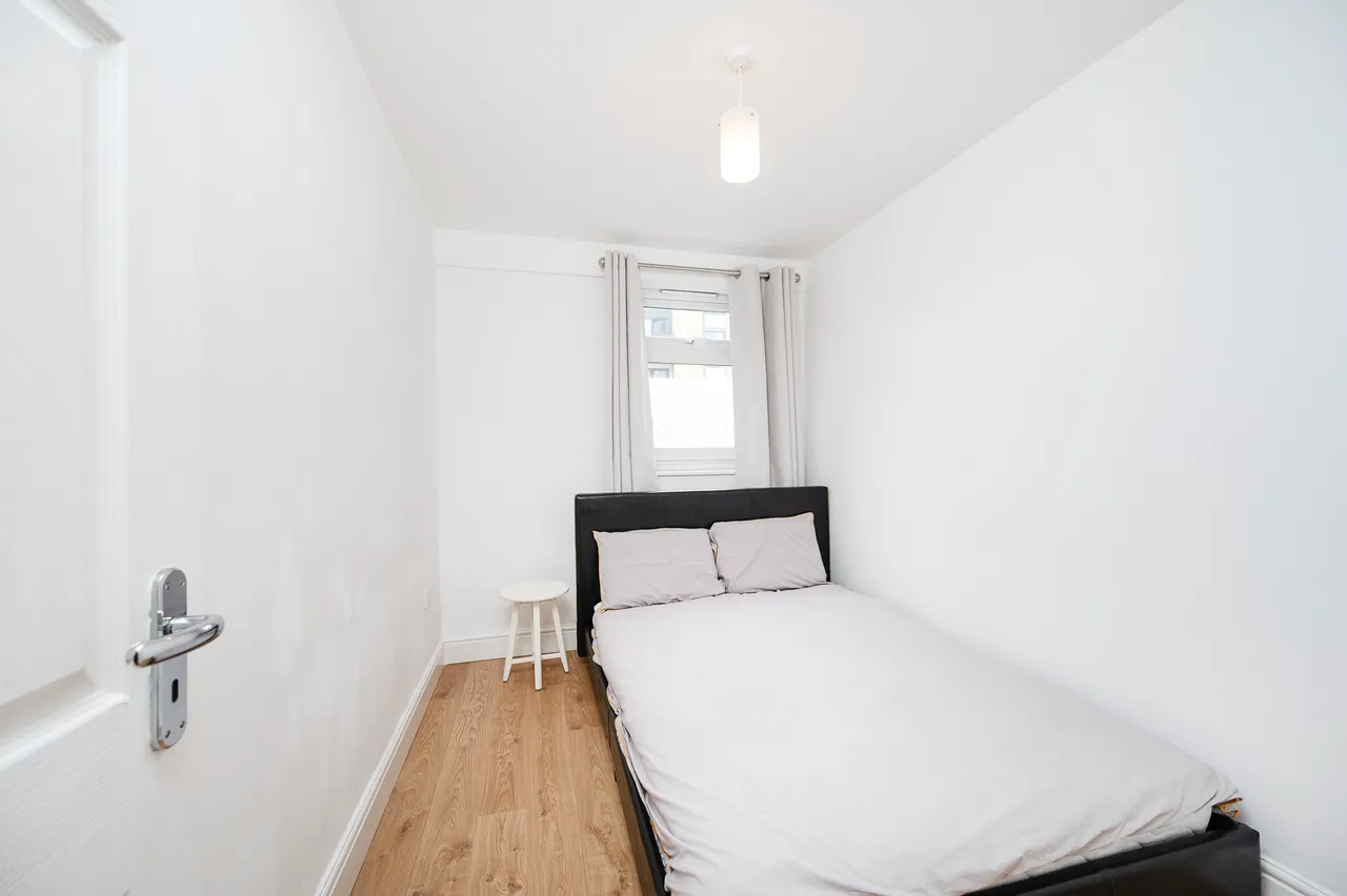 19 Donegal House, Cambridge Heath Road, London, photo 6
