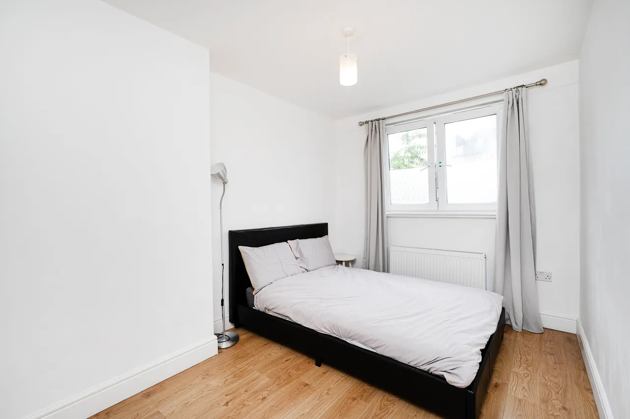19 Donegal House, Cambridge Heath Road, London, photo 9