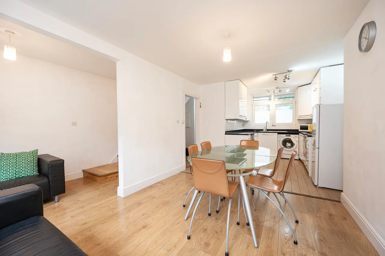 19 Donegal House, Cambridge Heath Road, London, photo 5