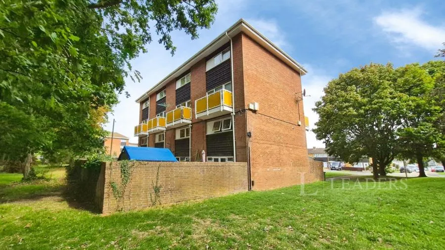 2 bed flat for sale, Bishopsfield Road, Fareham, PO14