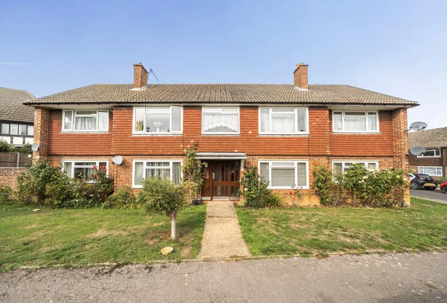 2 bed flat for sale, Meadway, Halstead, TN14