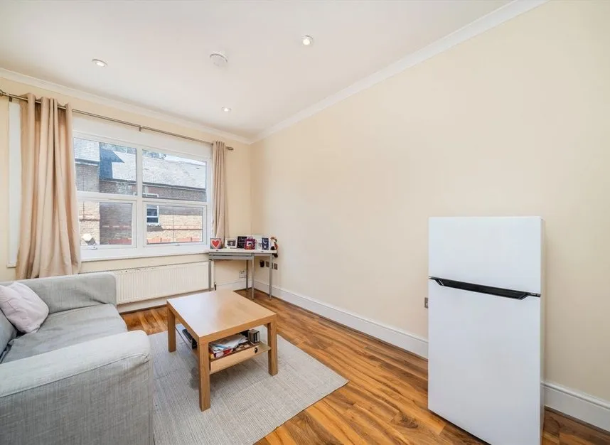 Enfield Road, Brentford, TW8, photo 2