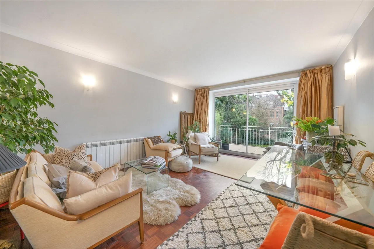 2 bed flat for sale, Lambolle Road, NW3
