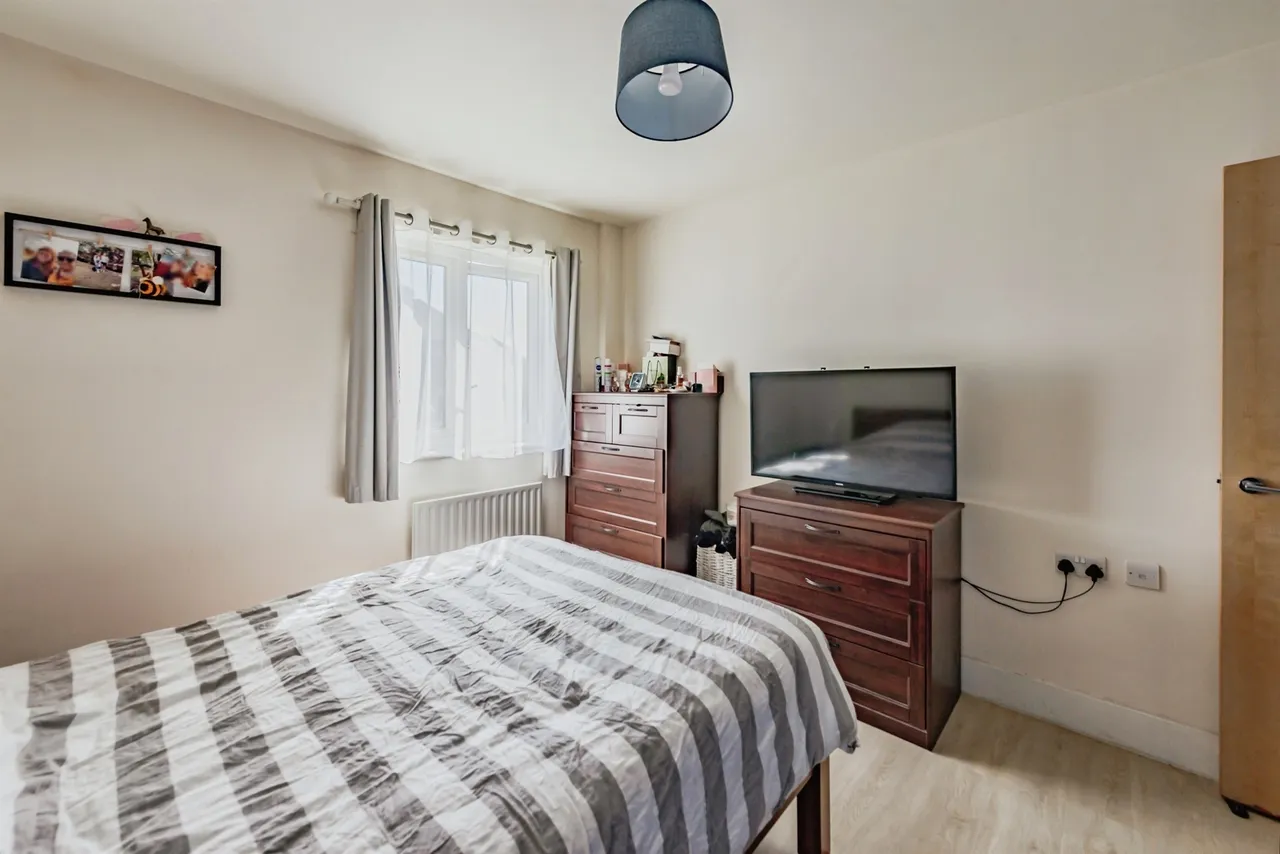 Station Approach, Horley, RH6, photo 8