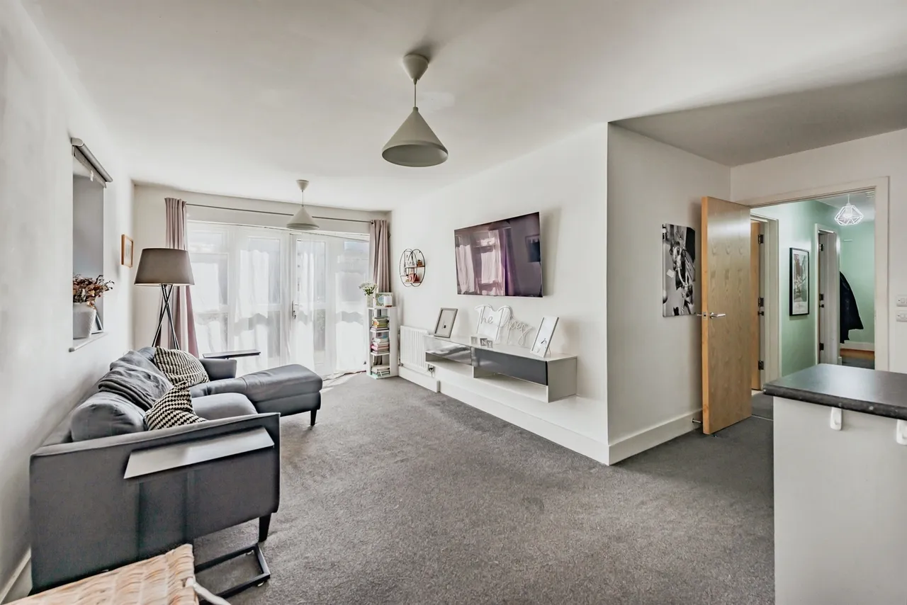 Station Approach, Horley, RH6, photo 2
