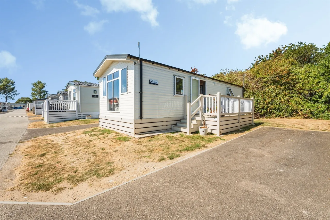 2 bed house for sale — Eastbourne Road, Pevensey Bay, Pevensey