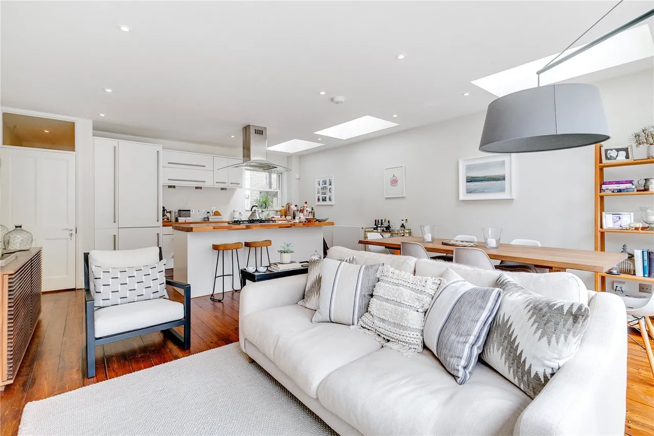 Manchuria Road, London, SW11, photo 2
