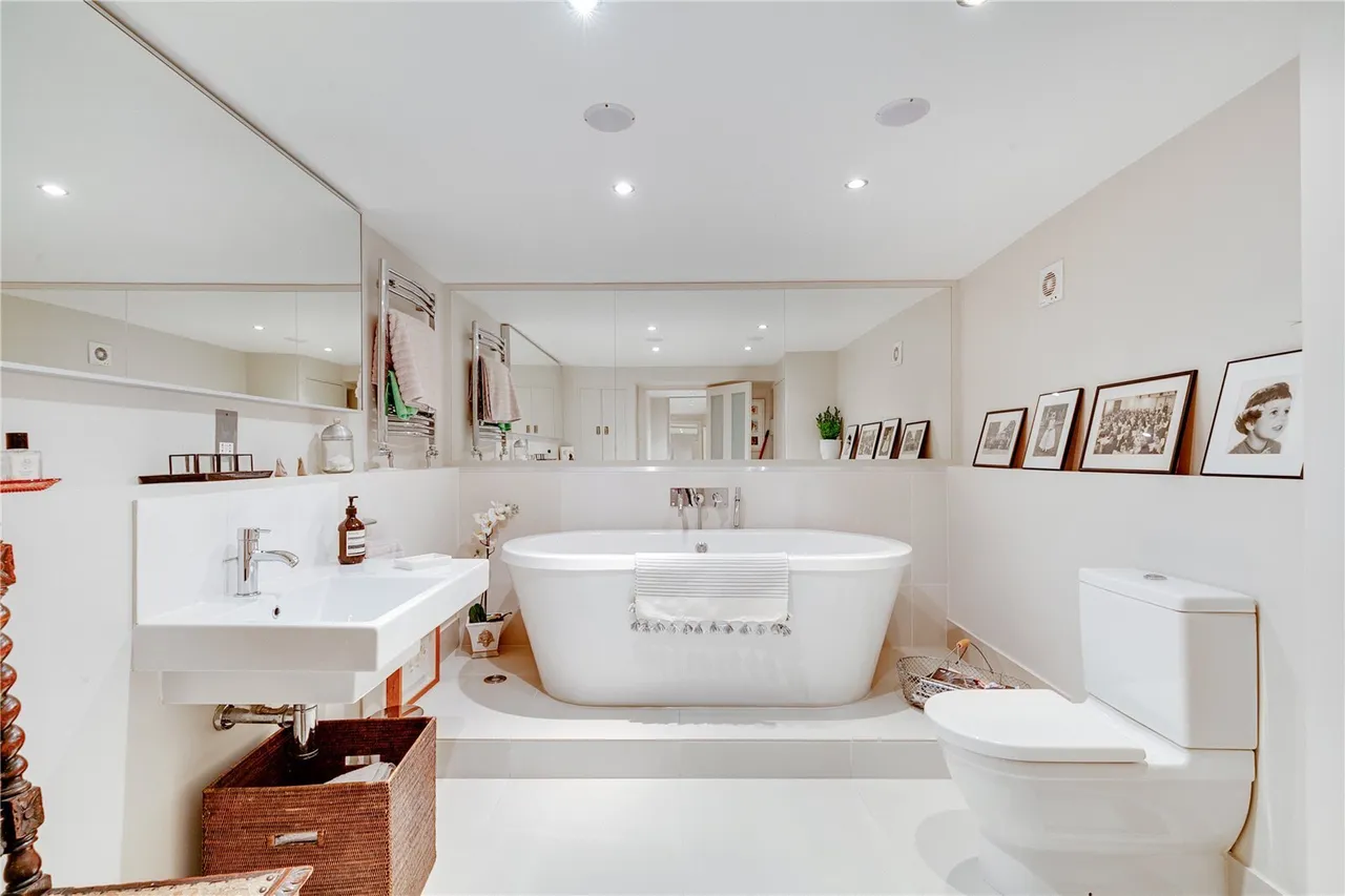 Manchuria Road, London, SW11, photo 6