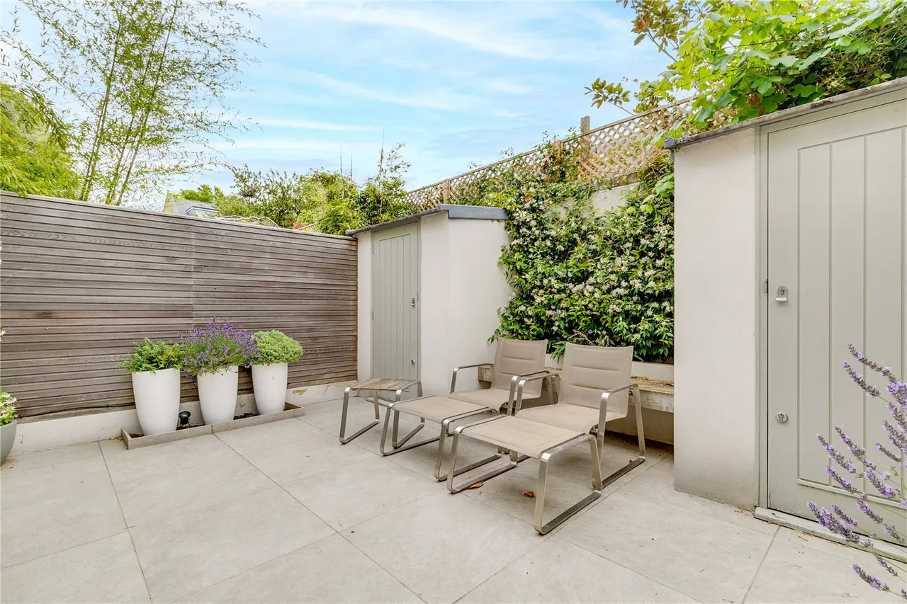 Manchuria Road, London, SW11, photo 14