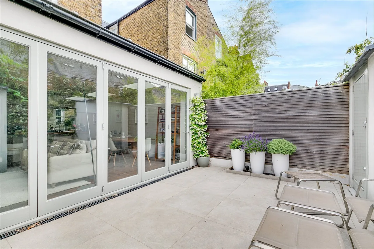 Manchuria Road, London, SW11, photo 13