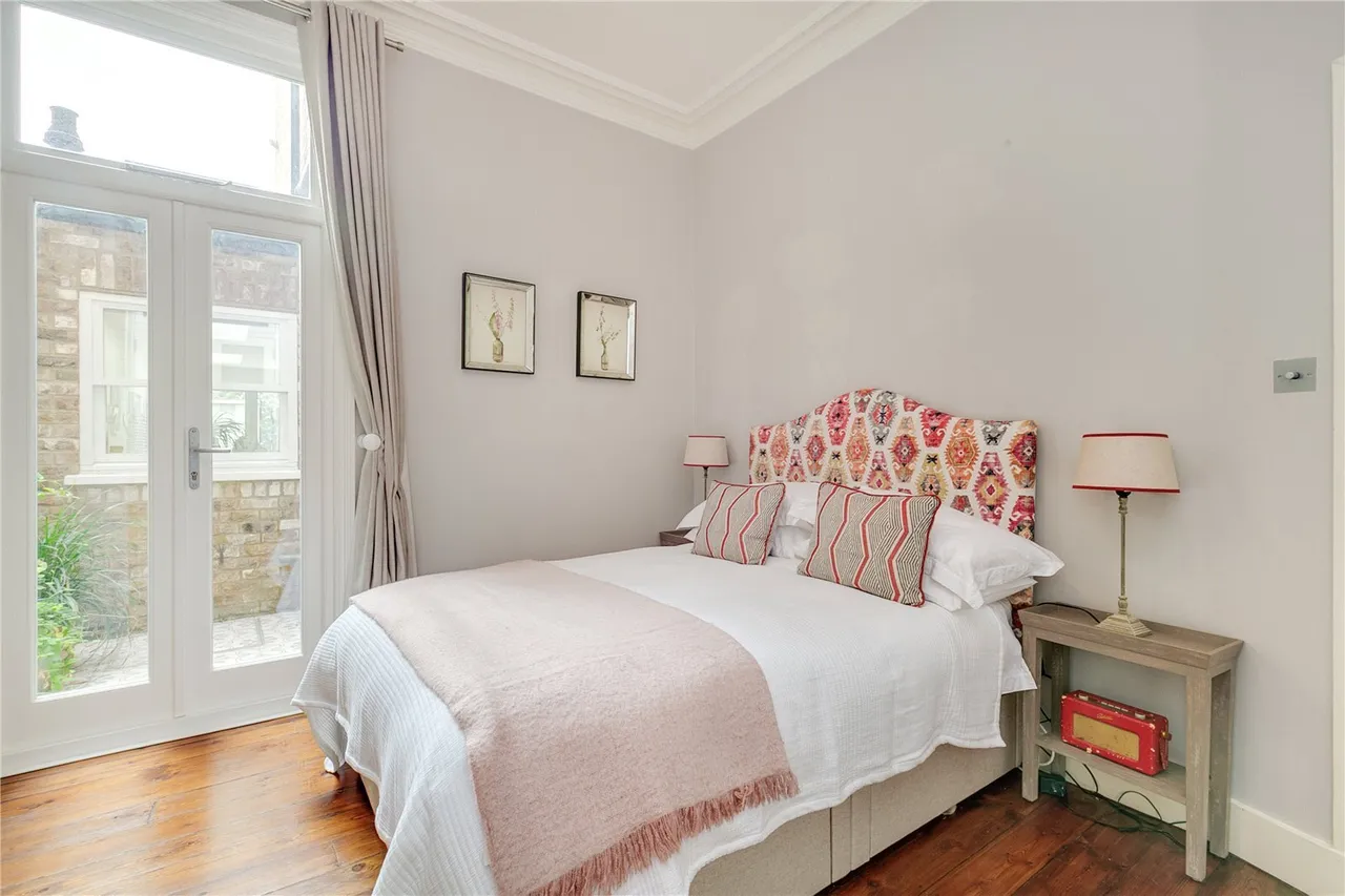 Manchuria Road, London, SW11, photo 3