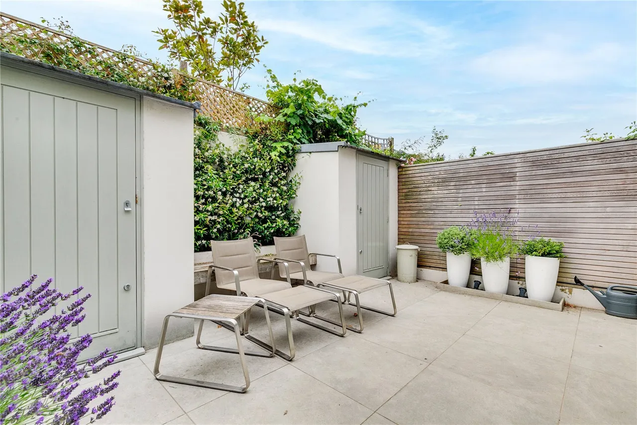 Manchuria Road, London, SW11, photo 4