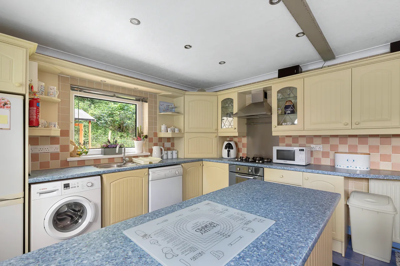 Halifax Road, Keighley, BD21, photo 25