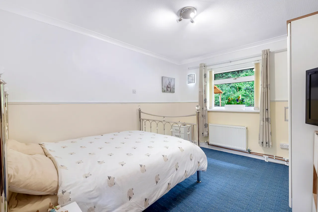 Halifax Road, Keighley, BD21, photo 8