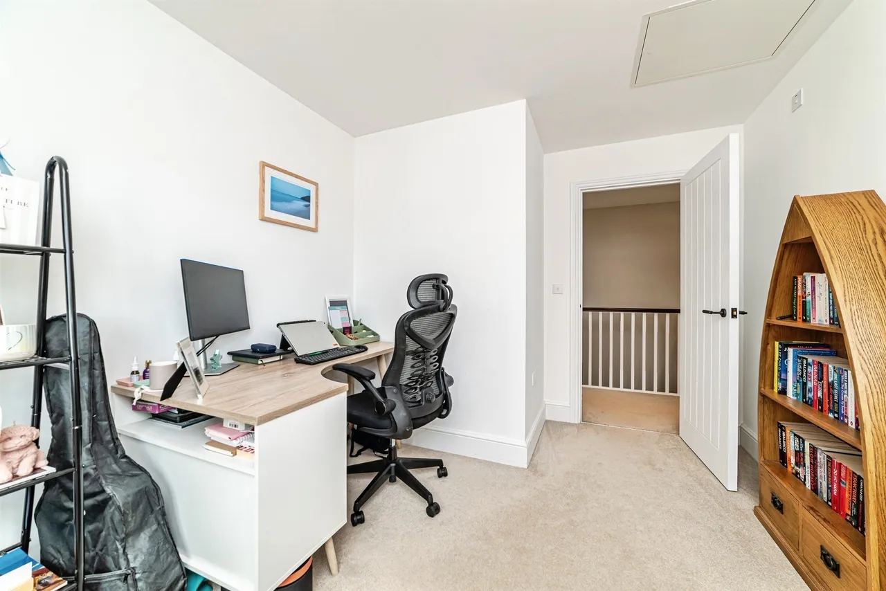 St. Andrews Crescent, East Hagbourne, OX11, photo 12
