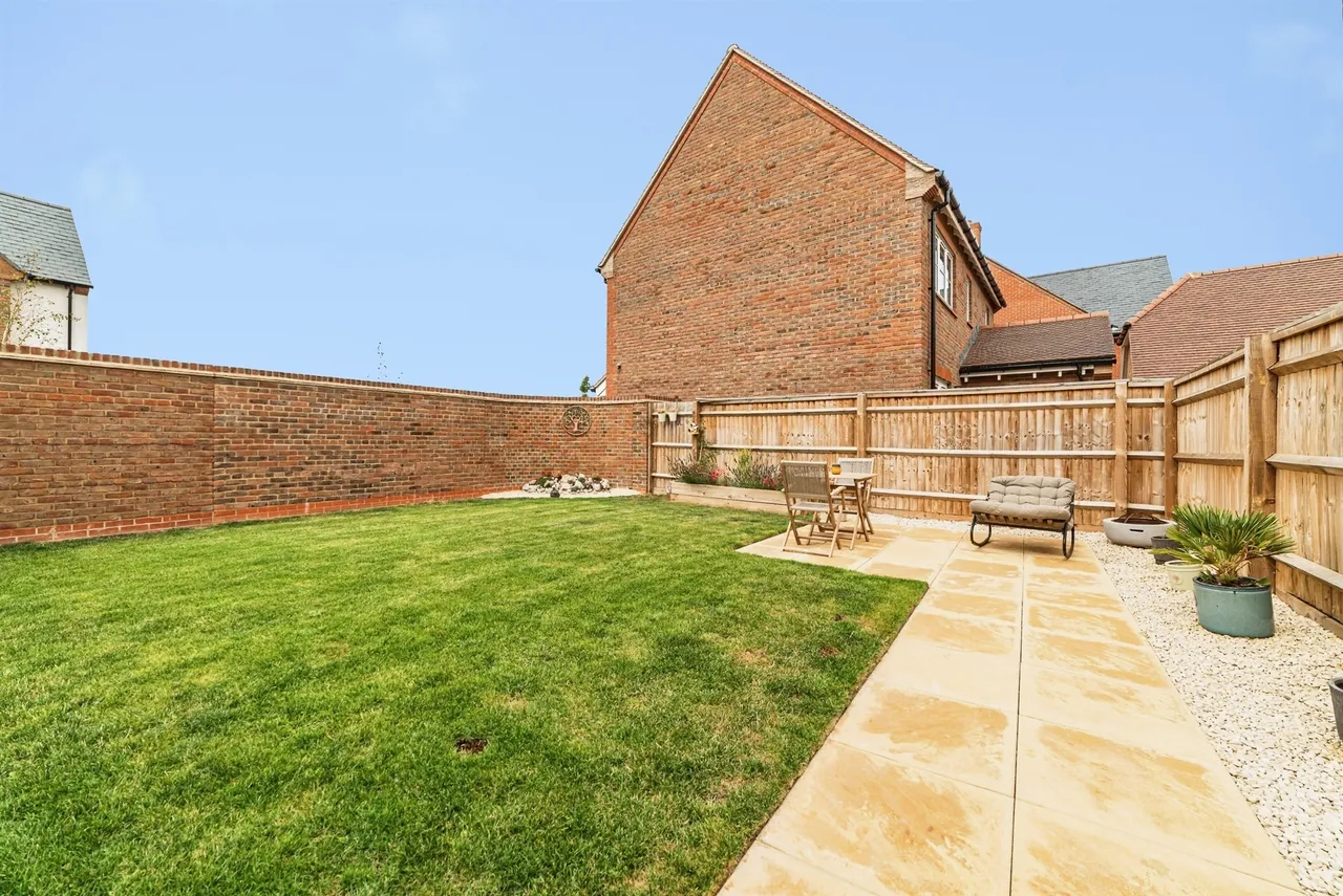 St. Andrews Crescent, East Hagbourne, OX11, photo 4