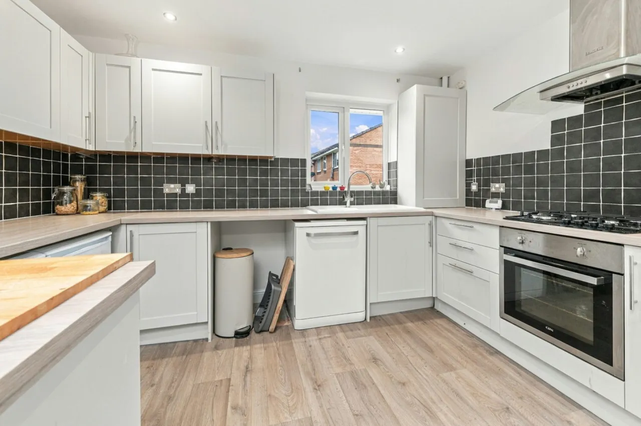 Connaught Fold, Bradley, HD2, photo 5