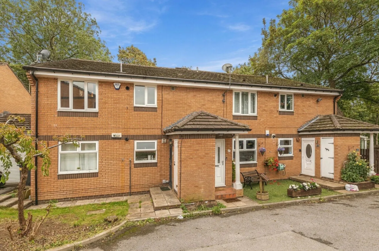 2 bed flat for sale, Connaught Fold, Bradley, HD2