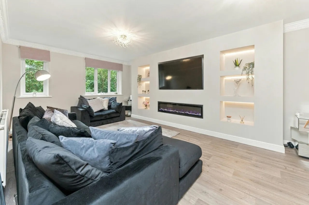 Connaught Fold, Bradley, HD2, photo 2