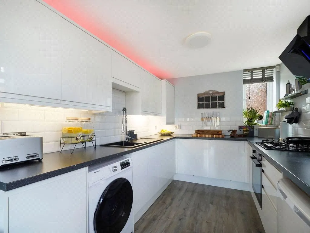 Grangedale Close, Northwood, HA6, photo 4